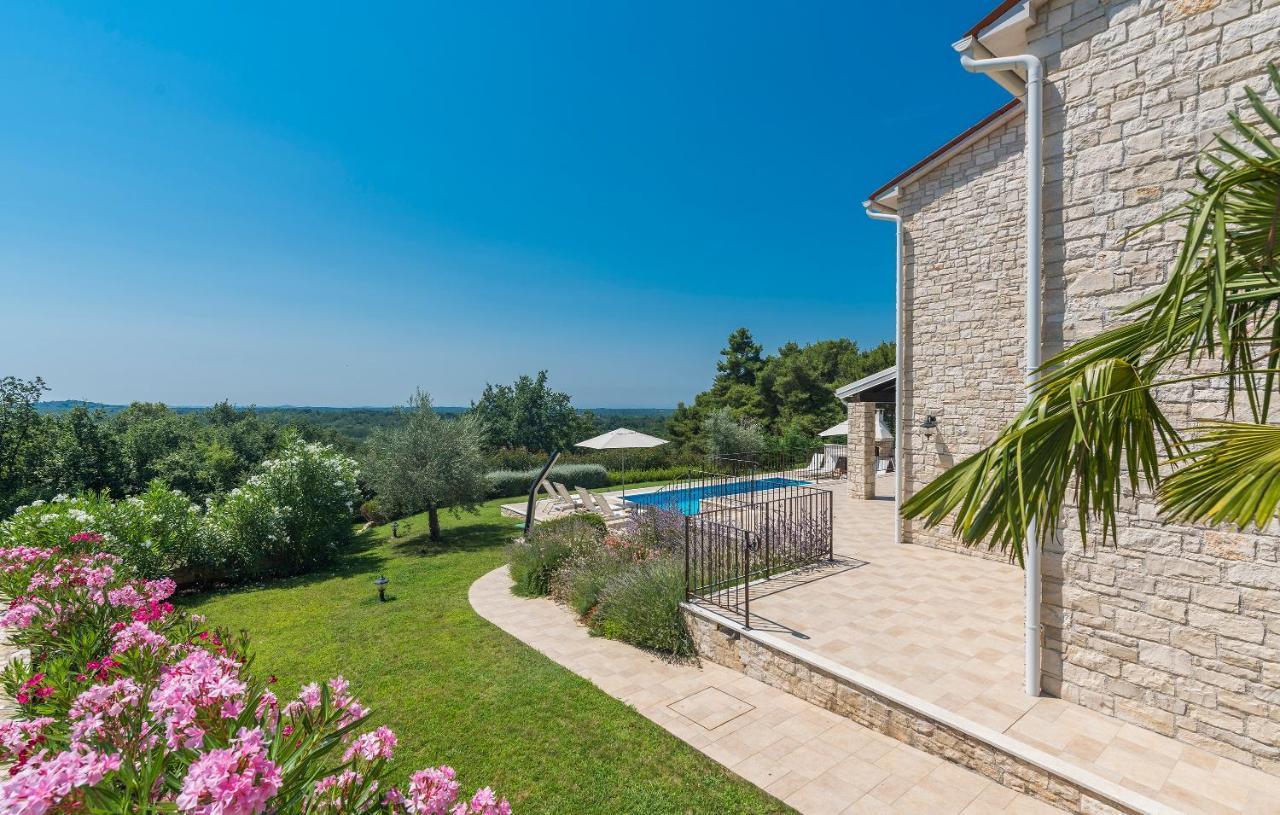 Villa Sterpazzi - Near Porec With Sea View, Private Jacuzzi, Sauna And Pool Višnjan Buitenkant foto