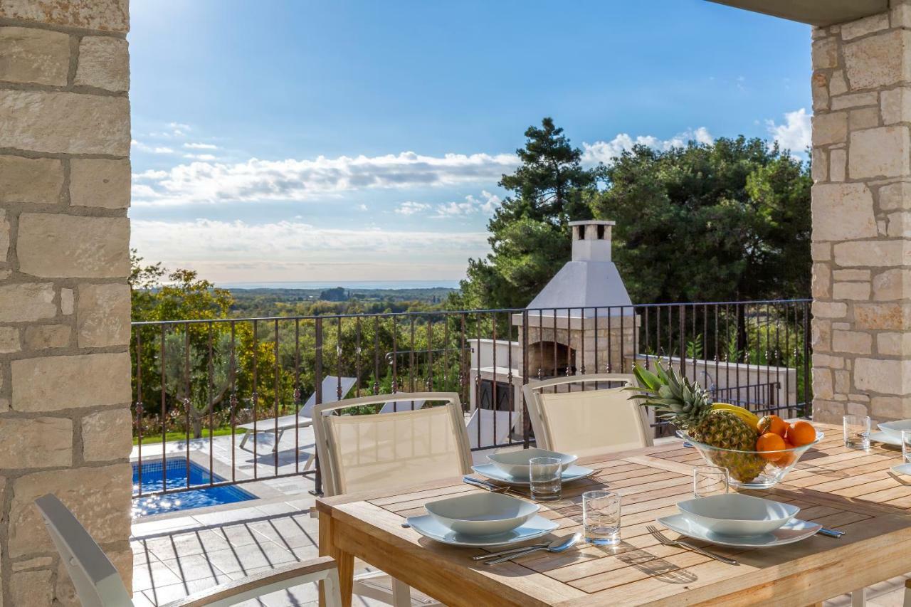 Villa Sterpazzi - Near Porec With Sea View, Private Jacuzzi, Sauna And Pool Višnjan Buitenkant foto