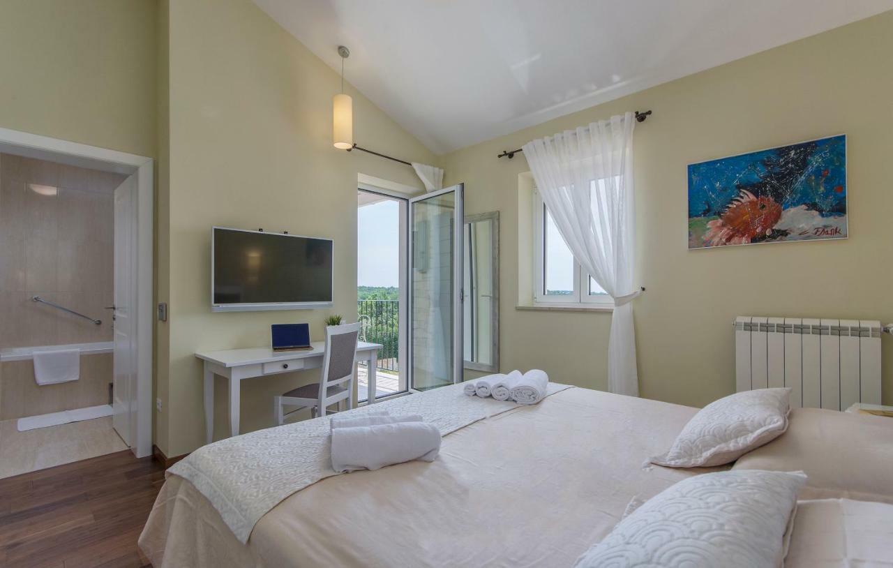 Villa Sterpazzi - Near Porec With Sea View, Private Jacuzzi, Sauna And Pool Višnjan Buitenkant foto