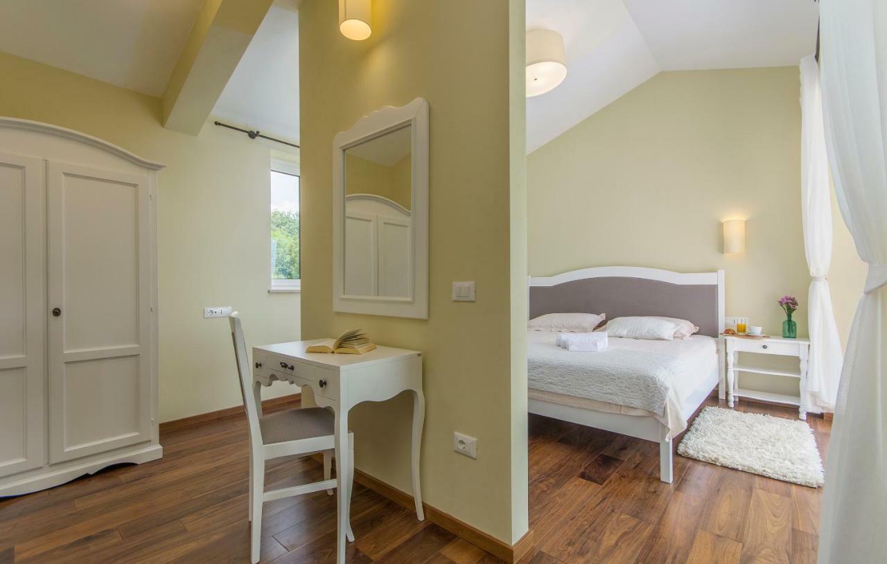 Villa Sterpazzi - Near Porec With Sea View, Private Jacuzzi, Sauna And Pool Višnjan Buitenkant foto